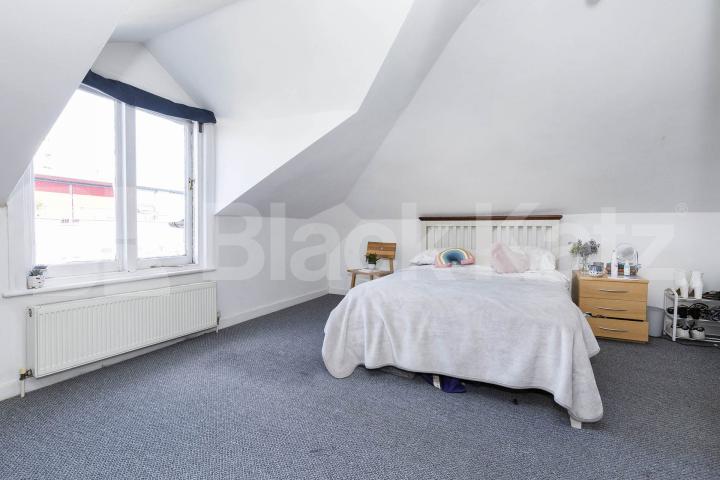 large split level 2 bedroom property with terrace in the heart of Crouch End The Broadway, Crouch End